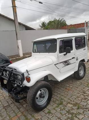 TOYOTA BANDEIRANTE 3.7 BJ50LV 4X4 TETO RIGIDO DIESEL 2P MANUAL